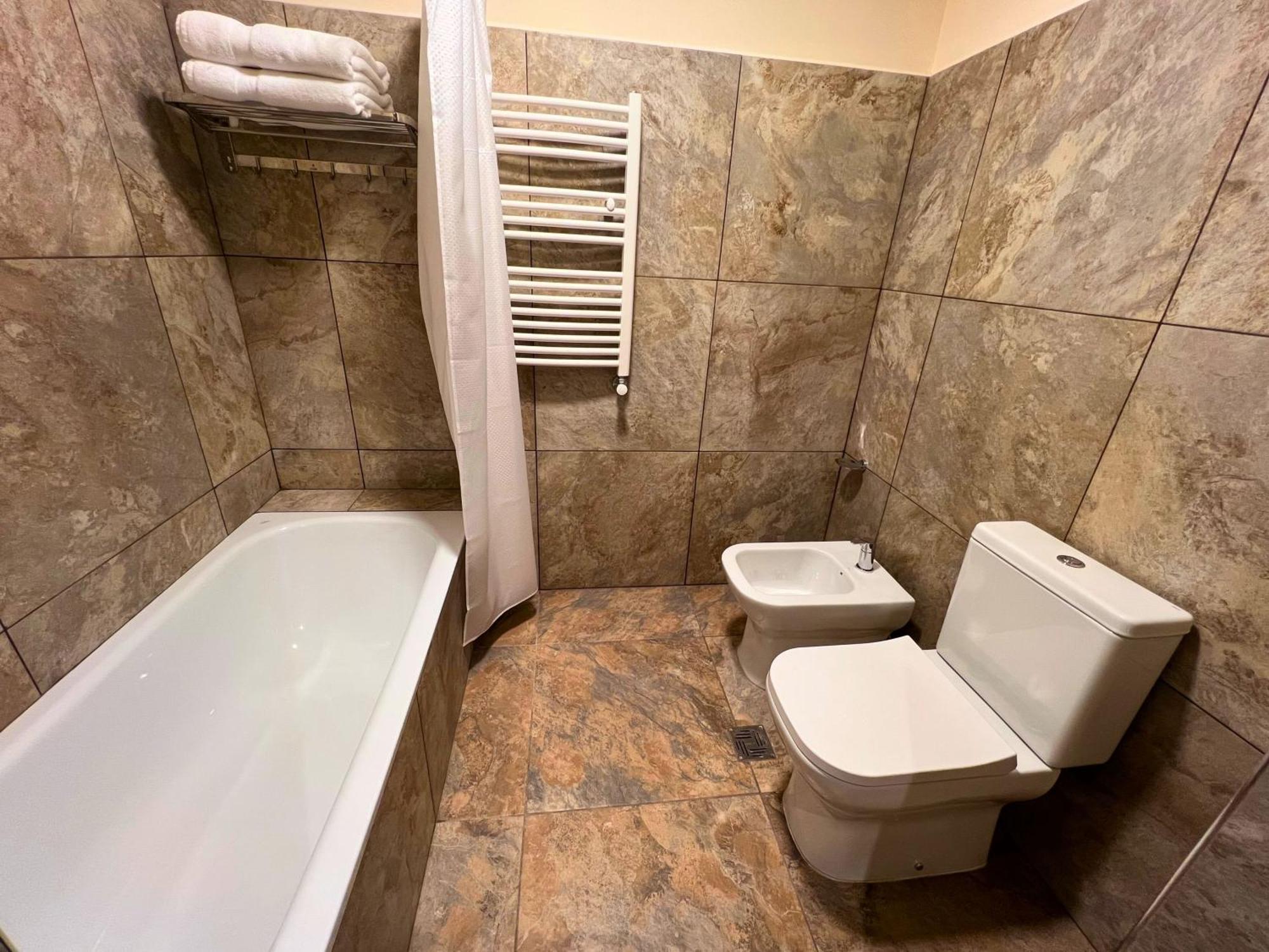 Huinid Pioneros Hotel San Carlos de Bariloche Room photo