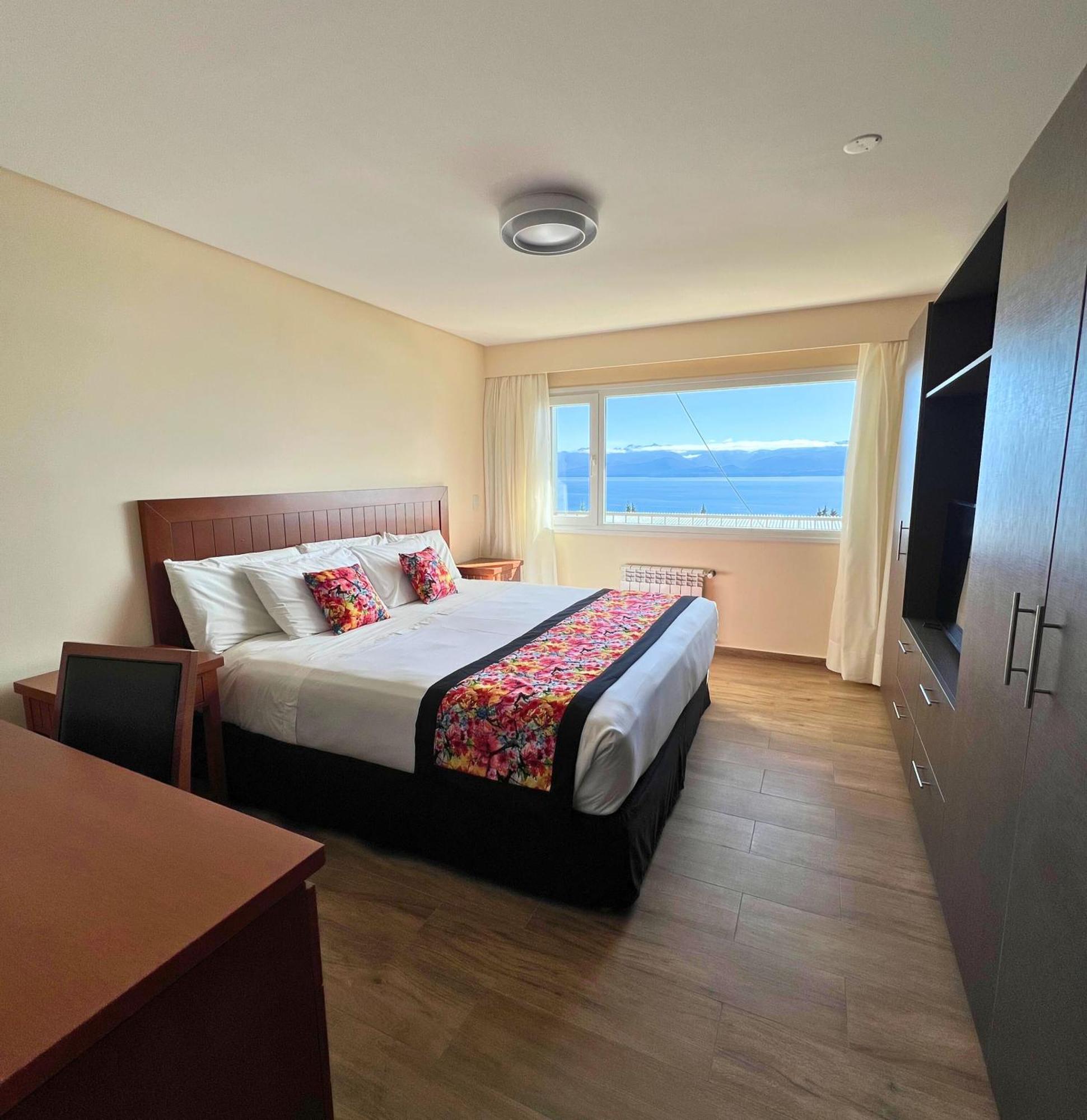 Huinid Pioneros Hotel San Carlos de Bariloche Room photo